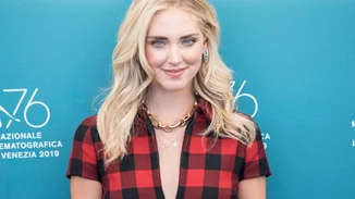 Η Chiara Ferragni σου δείχνει ένα πανεύκολο χτένισμα για κάθε μέρα