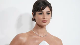 Υγρό shimmer: Η λάμψη που χρειάζεται η επιδερμίδα σου αυτή την περίοδο