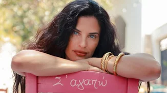 Η Χριστίνα Μπόμπα χορεύει σε νησιώτικο πανηγύρι | "Αχ Νάξο με τα ωραία σου"