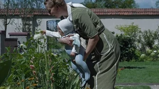 Το κορίτσι που έλαμπε στη "Ζώνη Ενδιαφέροντος" αφήνοντας κρυφά φαγητό στους κρατούμενους του Άουσβιτς είναι πραγματικό πρόσωπο