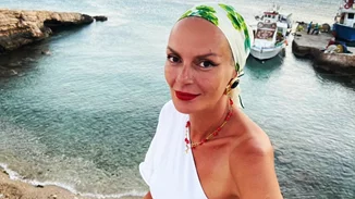 Η Έλενα Χριστοπούλου δοκίμασε τη viral τάση των bubblegum nails που βλέπουμε παντού