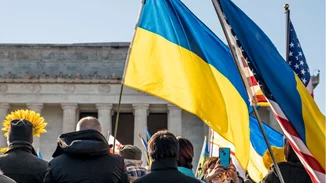 Οι αναρτήσεις των celebrities στα social media για την ρωσική εισβολή στην Ουκρανία