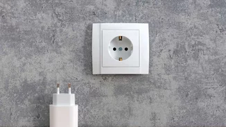 Ποιες συσκευές πρέπει να βγάζουμε απ' την πρίζα πριν από ταξίδι