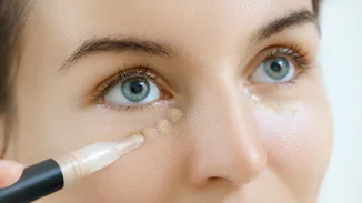 Το viral TikTok tip για την εφαρμογή του concealer που θα αλλάξει τον τρόπο που κάνεις το μακιγιάζ σου