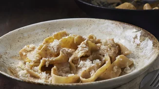 Σπαγγέτι Cacio e Pepe | Η πιο καλοκαιρινή και εύκολη μακαρονάδα