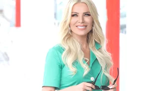 Η Κατερίνα Καινούργιου με το denim ρούχο που θα φοράς non stop την άνοιξη