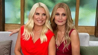 Έτος 1998 | Η Ελένη Μενεγάκη με see through και η αγνώριστη Νατάσα Θεοδωρίδου σε νυχτερινή έξοδο