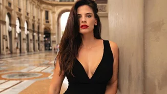 Χριστίνα Μπόμπα | Αυτό είναι το αγαπημένο της concealer για ανάλαφρη κάλυψη και λάμψη σε όλο το πρόσωπο