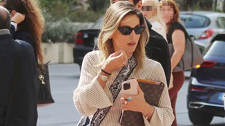 Σκέφτεσαι πώς θα ντυθείς κομψά στο γραφείο τώρα που έχει ζέστη; Η Αθηνά Οικονομάκου δημιούργησε το ιδανικό look