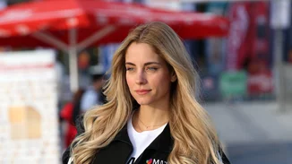 Δούκισσα Νομικού | Μας εύχεται καλό μήνα με μια φωτογραφία στη θάλασσα