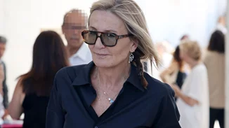 Η Μαρέβα Μητσοτάκη με μαύρο παλτό στην Παναγία των Παρισίων | Η φωτογραφία με τη Brigitte Macron