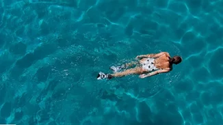 Κολύμπι ή τρέξιμο; Ποια από τις δύο μορφές άσκησης είναι πιο αποτελεσματική;