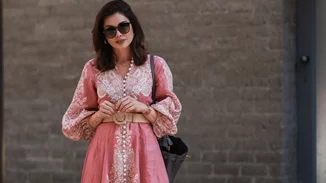 Τα chic φορέματα από τη Zara για τα επίσημα καλέσματα της άνοιξης και του καλοκαιριού