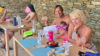 Ελένη Μενεγάκη | Η φωτογραφία με τον Ματέο Παντζόπουλο και τα παιδιά της από την Άνδρο