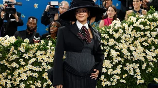 Η Rihanna σε πέθνος | Η ξαφνική απώλεια του πατέρα της με τον οποίο είχε μια δύσκολη σχέση