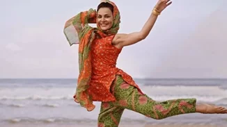 Η Δήμητρα Ματσούκα χορεύει πάνω σε ποταμόπλοιο στον Γάγγη