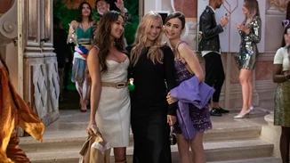 Emily in Paris | Το Zara blazer που ενθουσίασε τις fashionistas στον νέο κύκλο θα ανανεώσει το στιλ σου