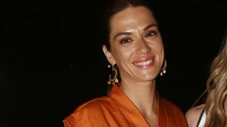 Βάσω Λασκαράκη | Βραδινή έξοδος με φίλες της - Το chic χτένισμά της