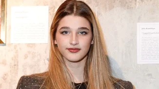 "Σαν μια μικρή ξανθιά νεράιδα" | Η Αναστασία Ρουβά με τους γονείς της στη Μύκονο