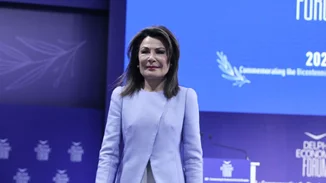 Με την κόρη και την εγγονή της | Η πολύ σπάνια εμφάνιση της Γιάννας Αγγελοπούλου - Το δερμάτινο παντελόνι που επέλεξε