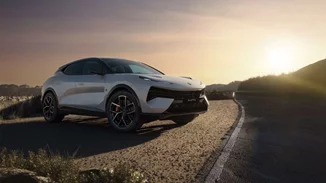 Αυτό είναι το νέο αυτοκίνητο που πήρε ο Βασιλιάς Κάρολος