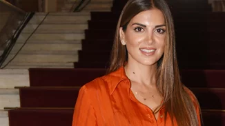 Η Σταματίνα Τσιμτσιλή με το φόρεμα που τονίζει τη μέση και δεν πρέπει να λείπει από καμία γκαρνταρόμπα