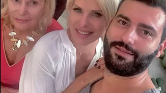 Γενέθλια για τη μητέρα της Ελένης Μενεγάκη | Η σπάνια οικογενειακή τους φωτογραφία και οι ευχές της παρουσιάστριας
