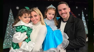 "Τα λουλούδια μου" | Το τρυφερό μήνυμα του Λευτέρη Πετρούνια για τη Βασιλική Μιλλούση και τις κόρες τους