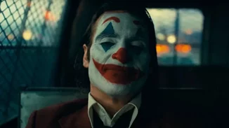 Ο Joaquin Phoenix είναι λαϊκός ήρωας στο τρέιλερ του Joker | Τρέλα Για Δύο