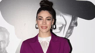 Ήβη Αδάμου | Υιοθέτησε τις Y2K τάσεις που μπορείς να φορέσεις την άνοιξη στο νέο βίντεο κλιπ της