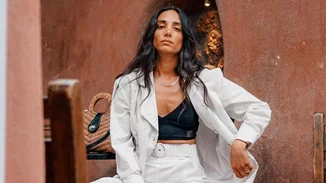 Νάντια Ράπτη | Παντρεύτηκε η σχεδιάστρια μόδας - Το παραμυθένιο σκηνικό στη θάλασσα και το κομψό νυφικό της