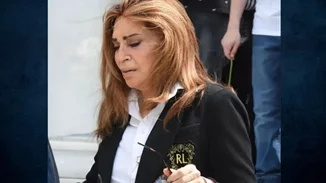 Μιμή Ντενίση | Συντετριμμένη στην κηδεία του Γιάννη Φέρτη