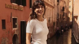 Η Τόνια Σωτηροπούλου φόρεσε τη μίντι φούστα που είναι must αυτό το φθινόπωρο