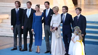 Η Μαρία Ολυμπία Γλίξμπουργκ πρωταγωνιστεί σε καμπάνια ξενοδοχείου μαζί με άλλους "γαλαζοαίματους"