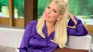 Η Ελένη Μενεγάκη επέλεξε το πιο sexy χρώμα πεντικιούρ