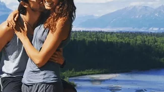 Νικήτρια του ελληνικού Next Top Model θηλάζει τη νεογέννητη κόρη της