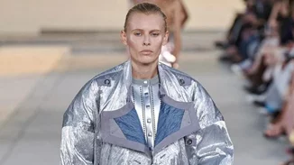 Lauren Wasser | Το μοντέλο με τα μηχανικά πόδια, που περπάτησε στο show του Louis Vuitton