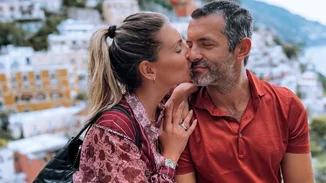 Αθηνά Οικονομάκου και Φίλιππος Μιχόπουλος | Γιορτάζουν 5 χρόνια γάμου με μία αδημοσίευτη και άκρως ρομαντική φωτογραφία από την ημέρα εκείνη