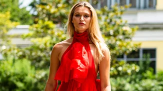 10 party dresses που θα αναδείξουν την πιο glam πλευρά σου