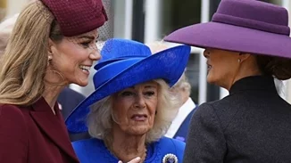 Η βασίλισσα Καμίλα κάνει νεύμα στην πριγκίπισσα Kate όσο μιλούσε στη Μελάνια - Η σκηνή που έγινε viral