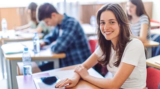 Πανελλαδικές 2023 | Στα Μαθηματικά εξετάζονται σήμερα οι υποψήφιοι των ΕΠΑΛ