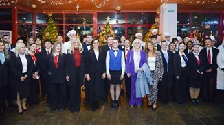 Όλγα Κεφαλογιάννη | Σε χριστουγεννιάτικη γιορτή στην Ανάβυσσο με την Έλενα Ράπτη