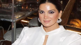 Σταματίνα Τσιμτσιλή | Δείπνο σε εστιατόριο με θαλασσινά στην αθηναϊκή ριβιέρα