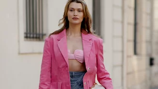 Οι άκρως φθινοπωρινοί τρόποι για να φορέσεις μία τζιν φούστα σύμφωνα με το TikTok