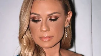 Η Κατερίνα Καραβάτου εντελώς αμακιγιάριστη στο κέντρο της Αθήνας