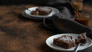 Choco Lovers | Εσύ δοκίμασες την πανεύκολη ανοιχτή σοκολατόπιτα του Άκη Πετρετζίκη;