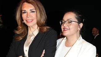 Μιμή Ντενίση | Ποζάρει στο πλευρό της Μαριτίνας χωρίς ίχνος μακιγιάζ