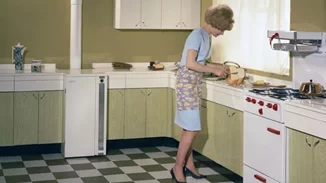 Granny chic | Αυτά τα σερβίτσια της γιαγιάς είναι ξανά στη μόδα - Πού θα τα βρείτε