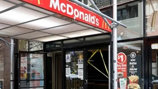 ΗΠΑ | Χαροπαλεύει υπάλληλος των McDonald’s - Νεαρός τον πυροβόλησε για μια κρύα μερίδα τηγανιτές πατάτες