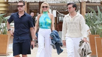 Κατερίνα Καινούργιου | Με καλοκαιρινή διάθεση στη Μύκονο παρέα με φίλους